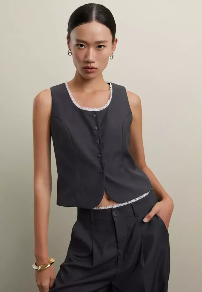 Lace Trim Vest – Mid Grey